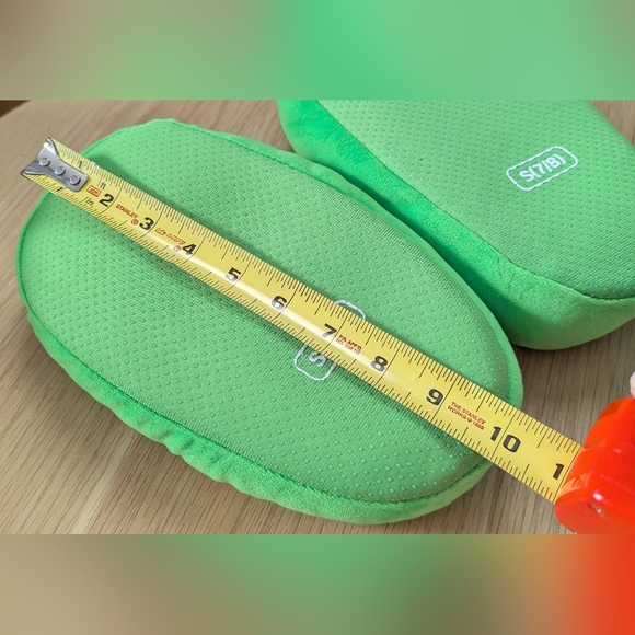 NWT Marvel Avengers Green Hulk Kids Unisex Plush Mooshy Slippers (Sz. Small 7/8) - Picture 7 of 15